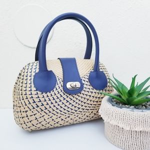 Adorable straw hand bag